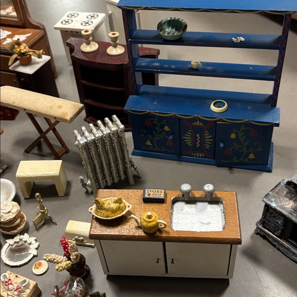 Vintage Dollhouse Furniture and Accessories Set - Picture 16 of 16